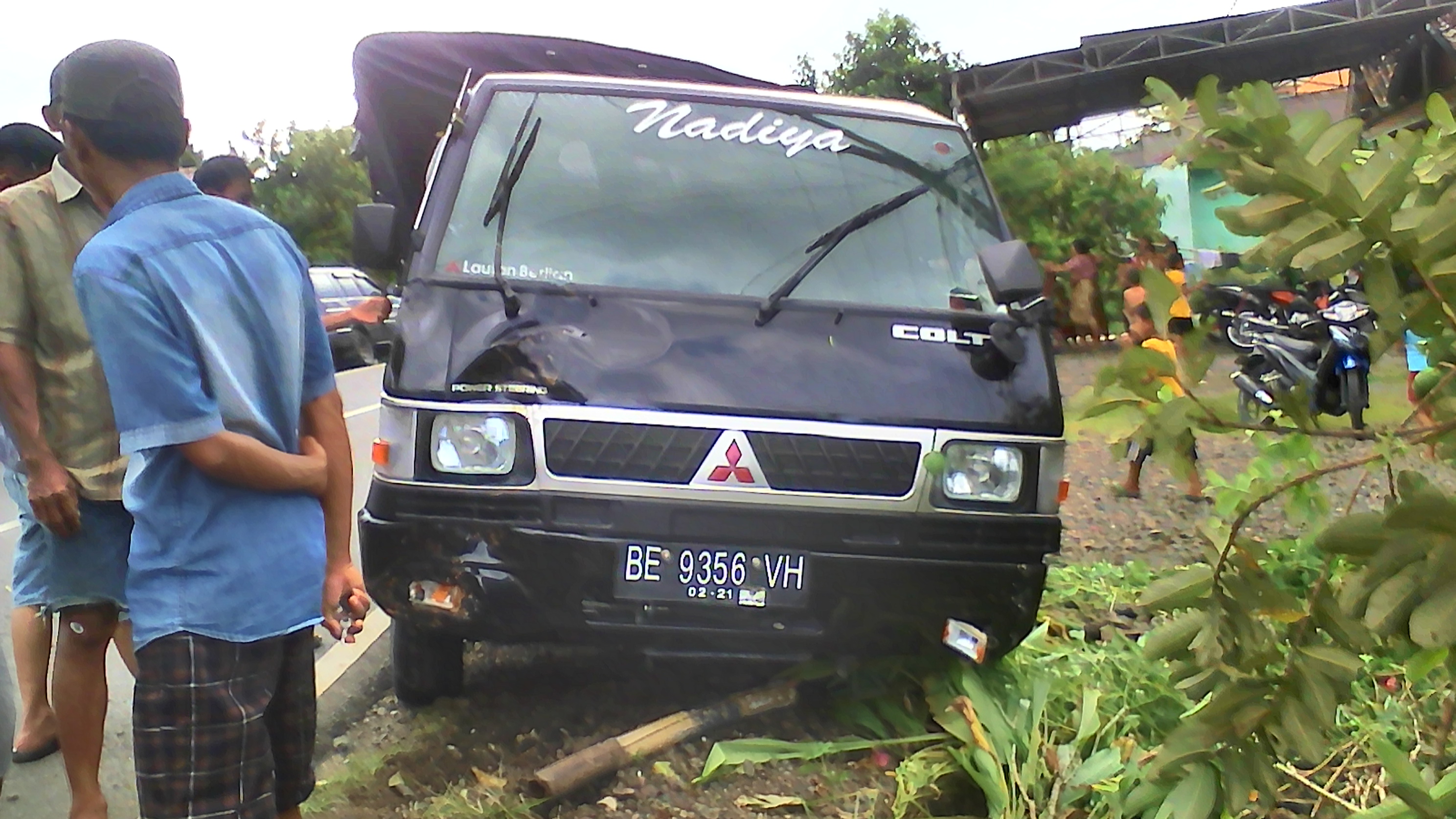 Tabrak Pohon El 300 Pindah Kepala