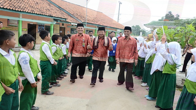 Fauzi Hasan Hadiri Wisuda MI Nurul Iman