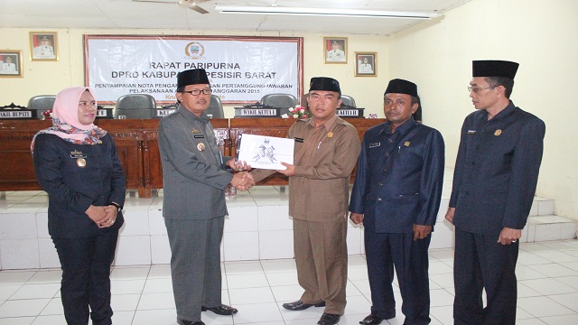 Paripurna DPRD, Penyampaian LPJ APBD Anggaran Tahun 2015