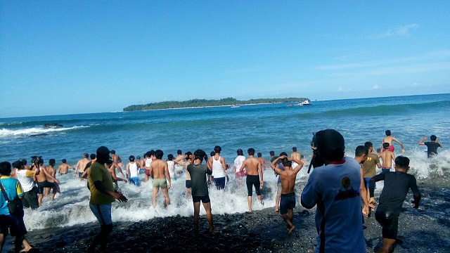 Lomba Renang Meriahkan Semarak Pulau Pisang