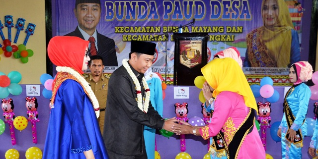 Agung Hadiri Pengukuhan Paud di Bunga Mayang