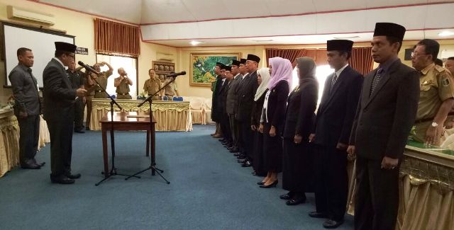 Puji Riyanto melantik 10 pejabat struktural Lamtim