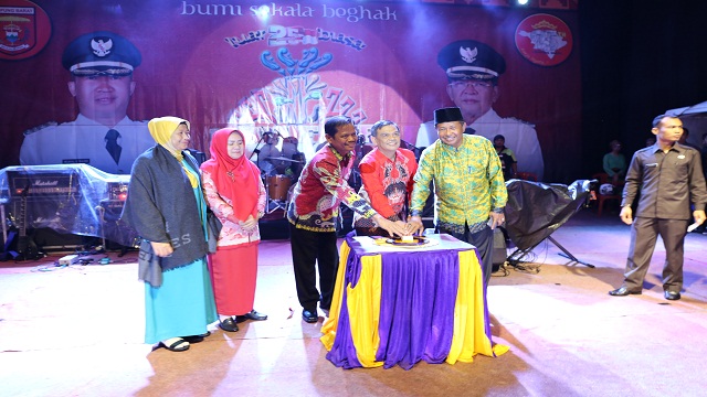 Bupati Lambar Tutup Liwa Fair