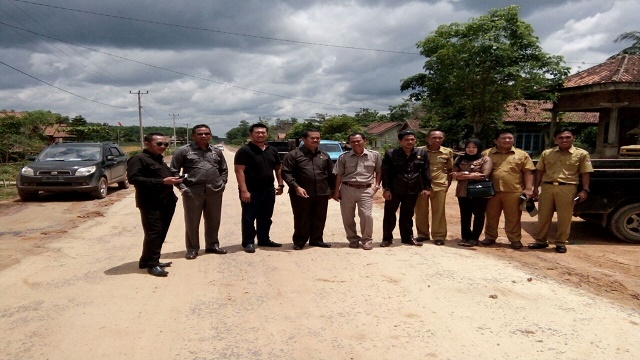 Komisi C DPRD Bersama Dinas Pu Tinjau Ruas Jalan Adi Luhur