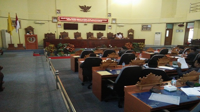 Pemandangan Umum 8 Fraksi Rancangan Peraturan Daerah APBD Lamtim 2017