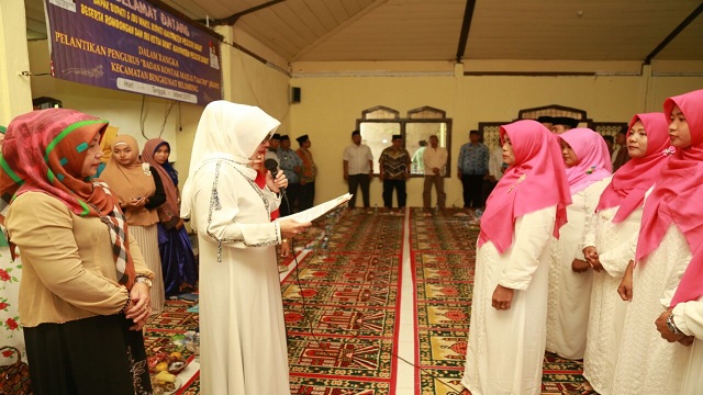 Septi Istiqlal Lantik Pengurus BKMT Kecamatan Bengkunat Belimbing