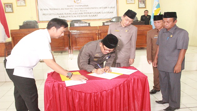 Agus Istiqlal Apresiasi Pengesahan Ranperda Inisiatif DPRD Perlindungan Dan Pelestarian Adat Sai Batin Agus Istiqlal Apresiasi Pengesahan Ranperda Inisiatif DPRD Perlindungan Dan Pelestarian Adat Sai Batin