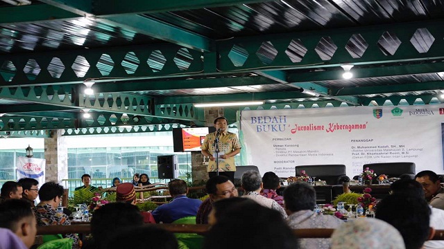 Gubernur Hadiri Acara Bedah Buku "Jurnalisme Keragaman"