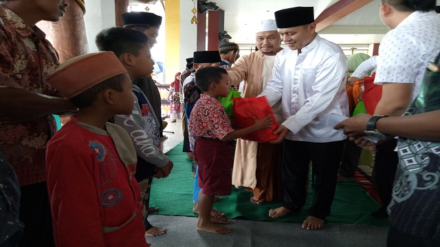 Bupati Lamteng Salat Duha Dan Tadarus Barsama Ribuan Anak Yatim Piatu Se-Lampung Tengah