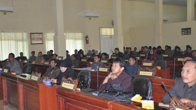 DPRD Gelar Paripurna RAPERDA Hak Protokoler