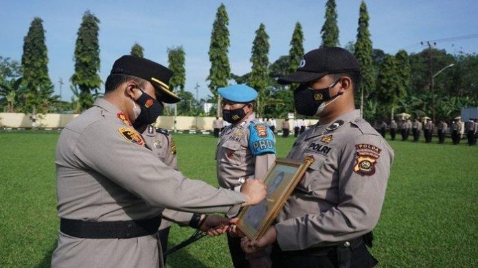 oknum-polri-nikah-siri