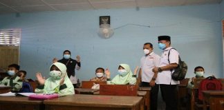 PLH Bupati OKU Tinjau Pelaksanaan PTMT Tahun Ajaran 2021/2022