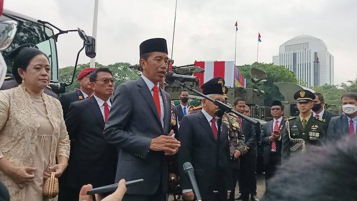 master_yg55Gsr057_2066_presiden_jokowi_hubungi_fifa_terkait_tragedi_di_stadion_kanjuruhan