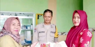 Lurah Dan Bhabinkamtibmas Pasar Permiri, Serahkan Berkas Yang Sempat Hilang Ke Pemiliknya