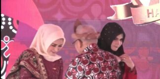 Ketua TP. PKK Kab. Pesawaran Menerima Penghargaan Tanda Kehormatan SWK Dari Presiden RI Joko Widodo