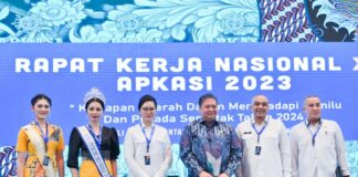 Bupati Pesawaran Menghadiri Acara Dan Berperan Sebagai Moderator Pada Pembukaan Rakermas APKASI