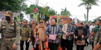Gubernur Lampung Membuka Karnaval Topeng Tahun 2023 Yang Diikuti Ribuan Peserta