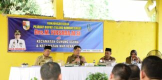 PJ Bupati Tubaba Salurkan Bantuan Mesin Chopper Bagi Petani Dan Ternak Di Kec. Way Kenanga Dan Kec. Gunung Agung