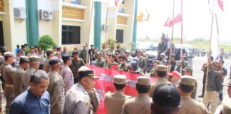 Polres Pringsewu Menerjunkan Ratusan Personel Untuk Mengamankan Aksi Unjuk Rasa LSM Trinusa