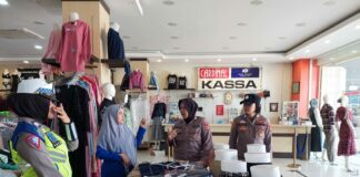 Polwan Pringsewu Memberikan Himbauan Terkait Meningkatnya Kasus Pencurian Di Sejumlah Toko