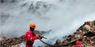 Pemadam Kebakaran Di TPA Bakung Kurang Lebih Sudah Menghabiskan 1 Juta Liter Air