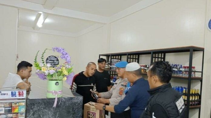 Polres-Metro-sita-ratusan-botol-miras-dan-ratusan-liter-tuak-hasil-patroli-KRYD