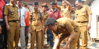 Wakil Bupati Lampura Menghadiri Acara Peletakan Batu Pertama Pembangunan Bedah Rumah