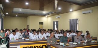 Menghadapi Pemilu Serentak Tahun 2024, Ratusan Aparat Berkumpul Mengikuti Apel Sinergi 6 Pilar