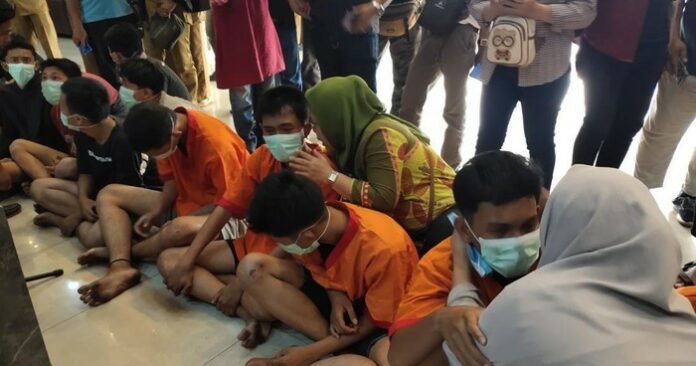 belasan-pelajar-diamankan-polrestabes-palembang-usai-tawuran_169