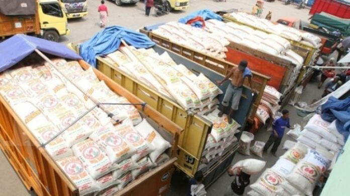 beras-bulog_20150801_175711