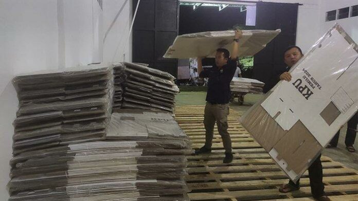 kotak-suara-Pemilu-2024-telah-tiba-di-gudang-logistik-KPU-Lampung-Barat