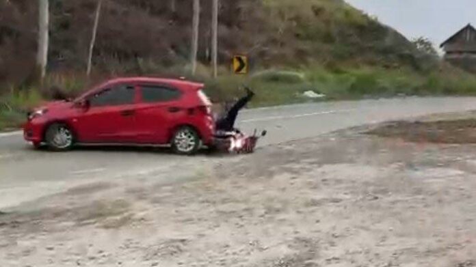 Pelaku-pencurian-pakai-Honda-Brio-merah-tabrak-polisi-di-Pesisir-Barat-Lampung (1)