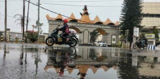 Setelah Mengalami Kemarau Panjang, Kota Bandar Lampung Kembali Di Guyur Hujan