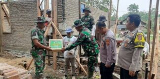 Polres Pringsewu Memberikan Bantuan Pada Warga Korban Puting Beliung