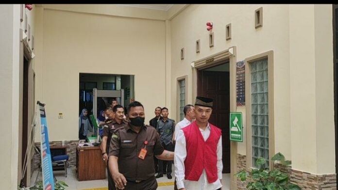 Dua-oknum-polisi-yang-melakukan-pencurian-mobil