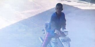 Terekam CCTV, Pelaku Gasak Kotak Amal Mushola