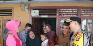 Polri Peduli, Kapolres Lubuklinggau Kunjungi Dan Beri Makanan Untuk Anak Balita Stunting