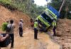 Tanah Longsor Di Pesisir Barat Dan Lampung Barat Sebabkan Arus Lalu Lintas Dialihkan Ke Tanggamus
