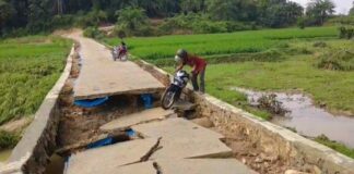 Jalan Cor Rusak Dilampung Tengah Setelah Terkena Dampak Banjir