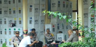 Kapolres Tulang Bawang Barat Monitoring Dan Cek Personil Pengamanan Rapat Pleno Terbuka Di PPK Kecamatan Tulang Bawang Tengah