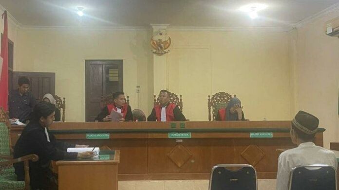 Ayah-di-Tanggamus-berbuat-asusila-ke-anak-kandung-55