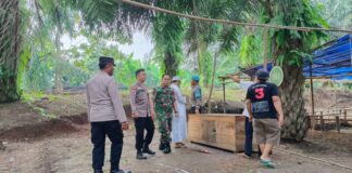 Polisi Bubarkan Arena Perjudian Sabung Ayam