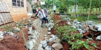 Bangun Drainase ,Pekon Bandung Baru Barat Alokasikan Dana Desa Tahap Satu Tahun Anggaran 2024