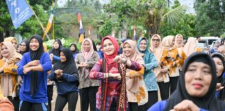 Ketua TP PKK Kab. Pesawaran Mengajak Seluruh Elemen Masyarakat Gotong royong