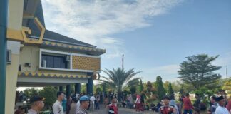 Polres Pringsewu Terjunkan Puluhan Personel Amankan Keberangkatan Jemaah Haji Gelombang Ketiga