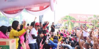 Hari Bhayangkara Ke-78, Polres Pesawaran Menggelar Jalan Sehat Dan Olaraga Bersama