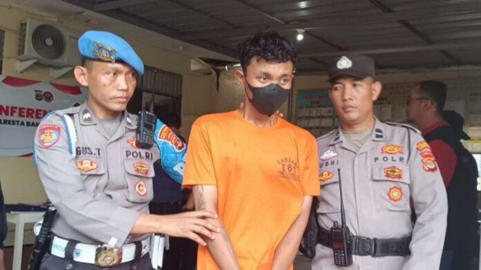 Pelaku-narkoba-Mahyudin-saat-diamankan-Polsek-Telukbetung-Utara