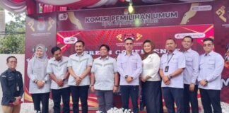 KPU Lampung Terima Berkas Pendaftaran Paslon Walkot Eva – Deddy