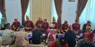 Ketua TP PKK Kab. Pesawaran Gelar Suntan Penata Makhga, Hadiri Acara Anjau Silau Yang Digelar MPAL Pesawaran