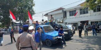 Gaspul Lakukan Aksi Unjuk Rasa Kepada Anggota DPRD yang Baru Dilantik